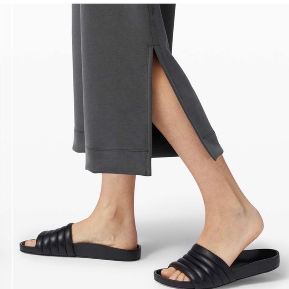 Size 10 LULULEMON crops! - Picture 6 of 7